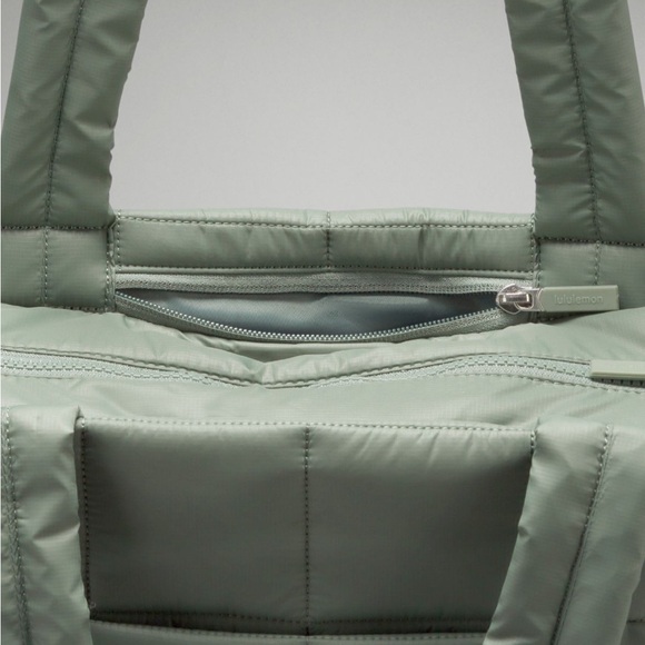 [lululemon] Quilted Grid Tote Bag 12L - Picture 4 of 7
